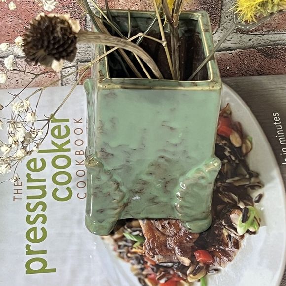 VINTAGE Ceramic Footed Bud Vase Pencil Holder Wabi Sabi Green Glossy Glaze - Picture 5 of 11